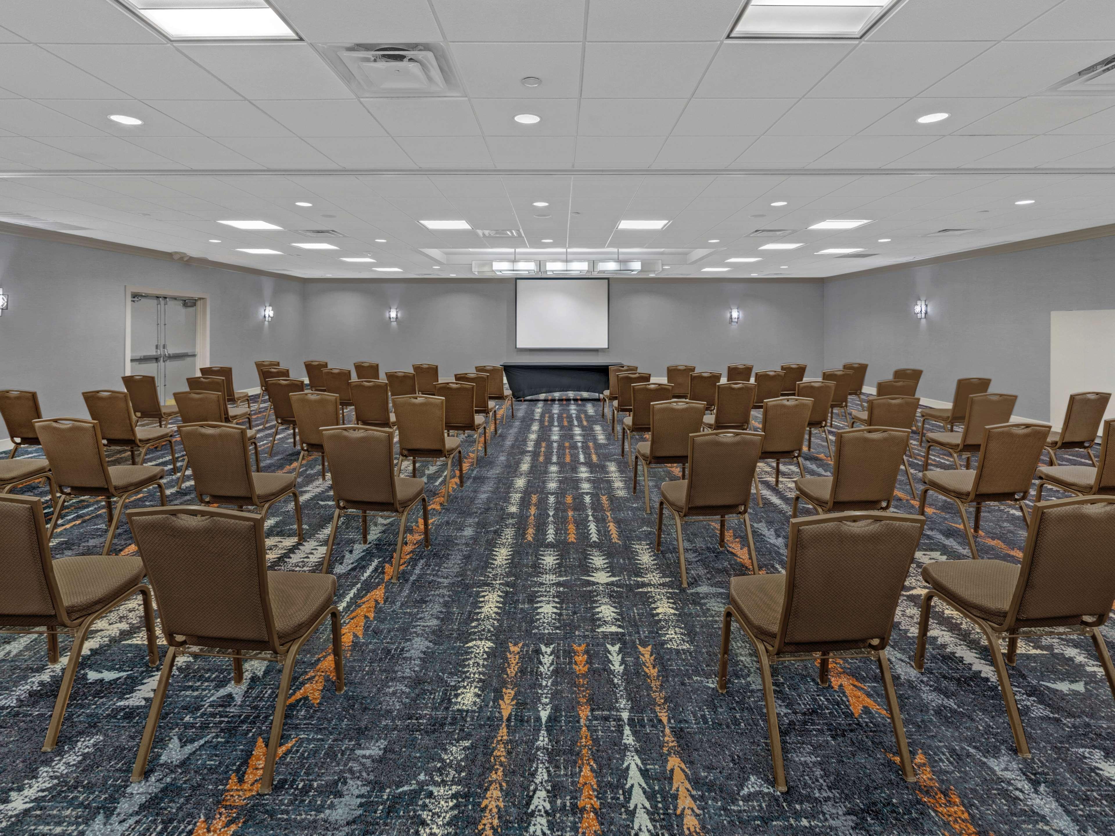 Embassy Suites By Hilton Oklahoma City Will Rogers Airport Экстерьер фото