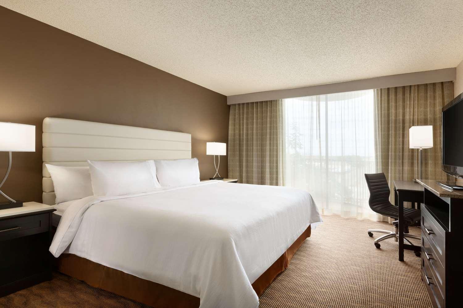 Embassy Suites By Hilton Oklahoma City Will Rogers Airport Экстерьер фото