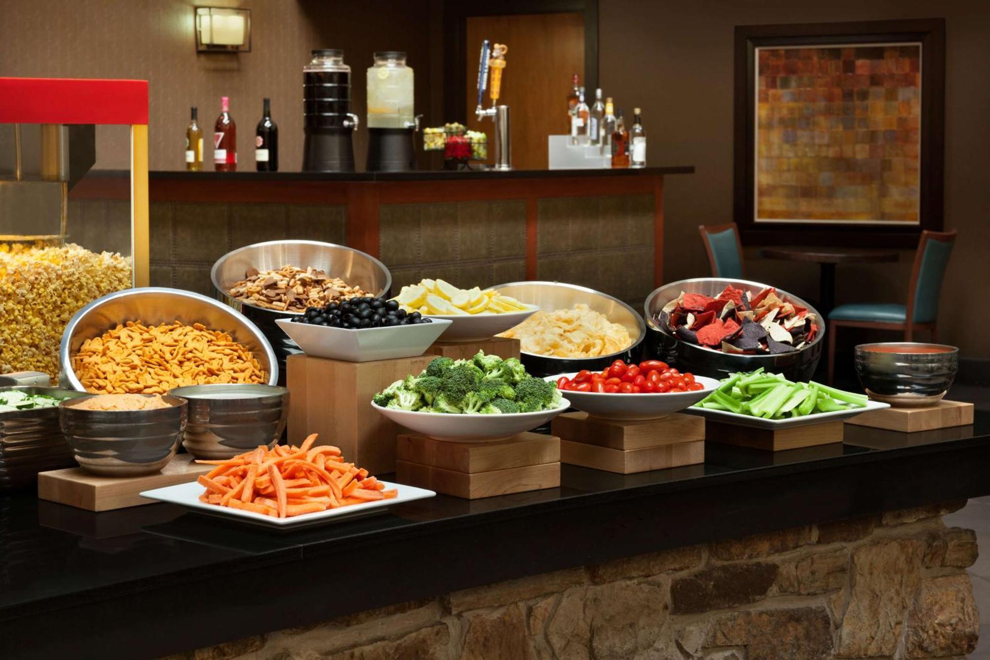 Embassy Suites By Hilton Oklahoma City Will Rogers Airport Экстерьер фото
