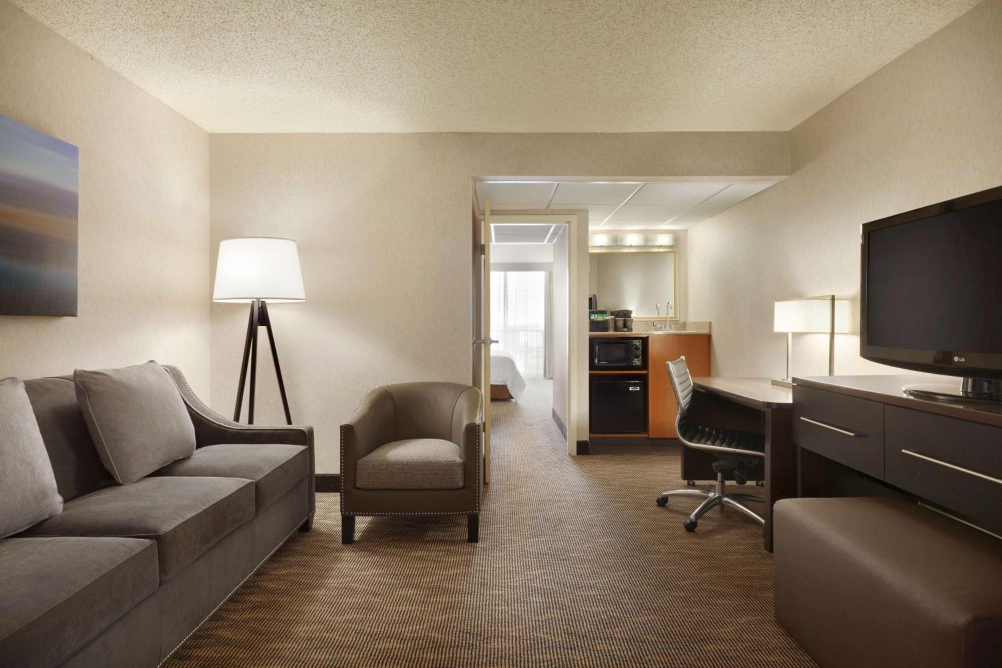 Embassy Suites By Hilton Oklahoma City Will Rogers Airport Экстерьер фото