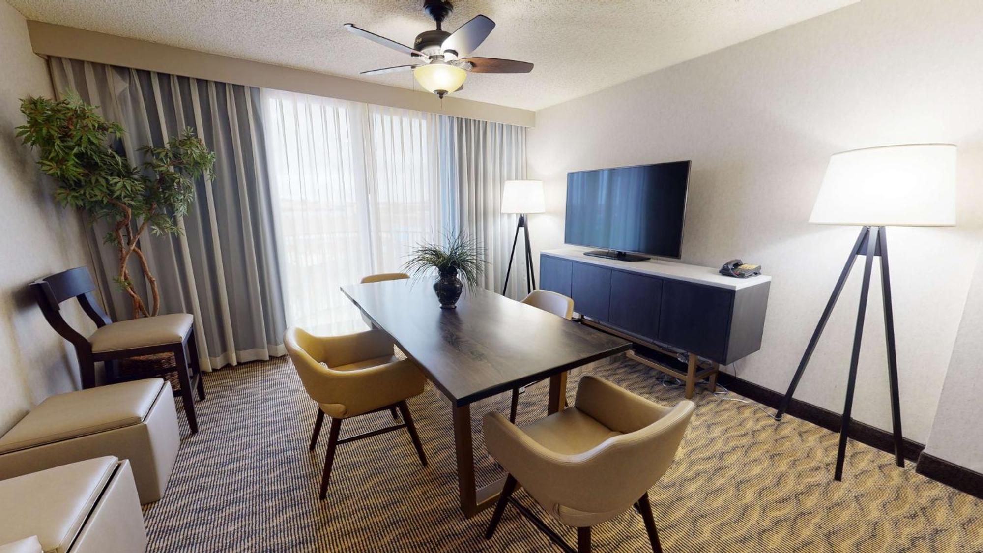 Embassy Suites By Hilton Oklahoma City Will Rogers Airport Экстерьер фото