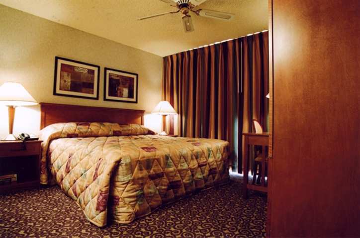 Embassy Suites By Hilton Oklahoma City Will Rogers Airport Номер фото
