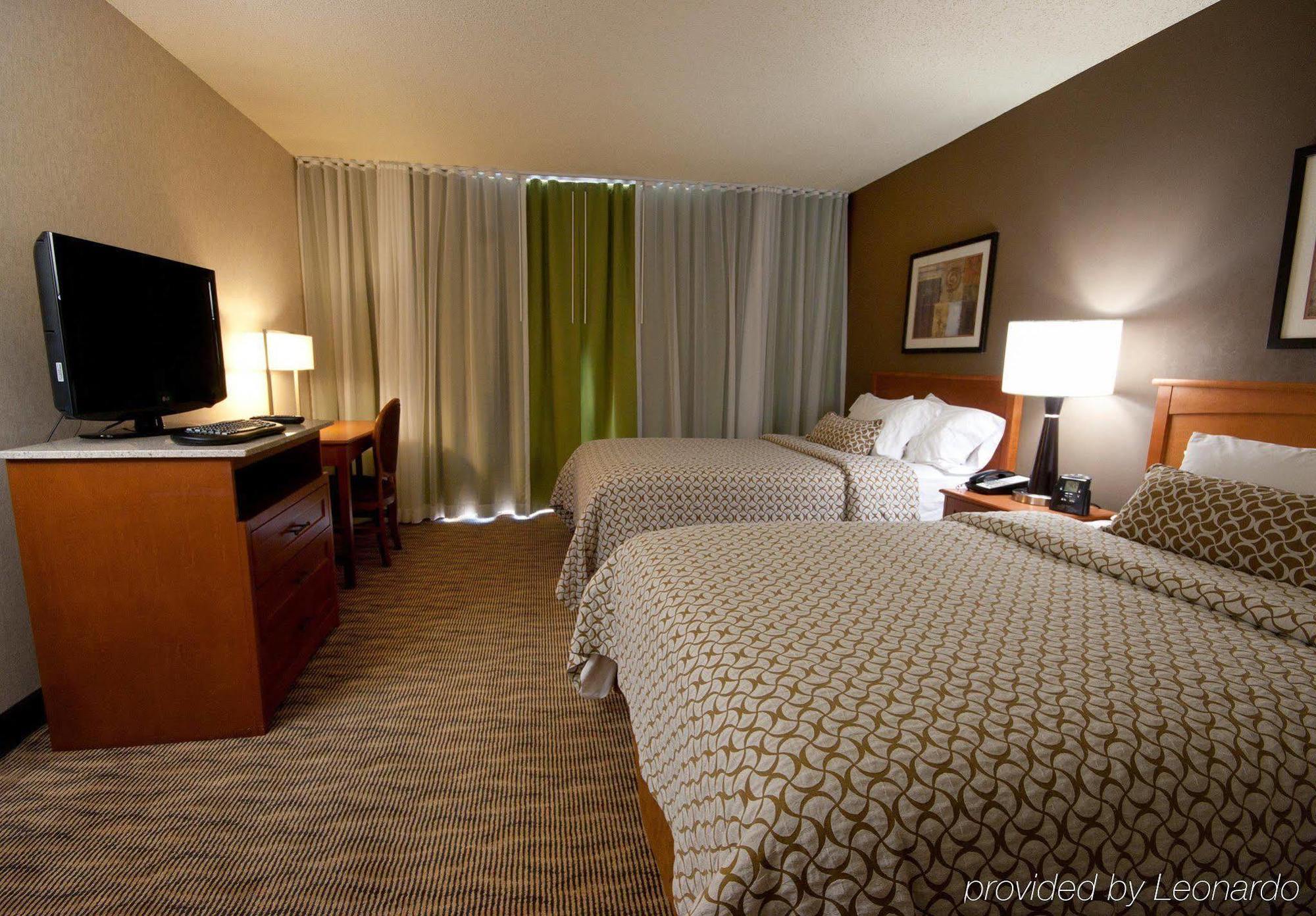 Embassy Suites By Hilton Oklahoma City Will Rogers Airport Номер фото